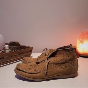 adorable minnetonka ankle booties!!